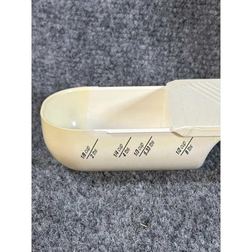 Pampered Chef 2 Cup Measure All Cup and Adjustable Measuring Scoop Set Cream
